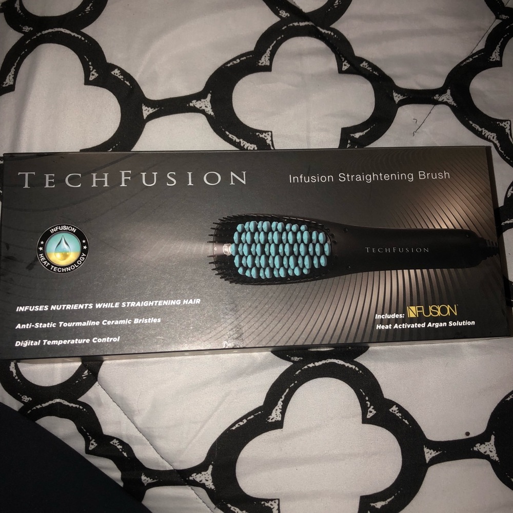 Tech Fusion straightening brush